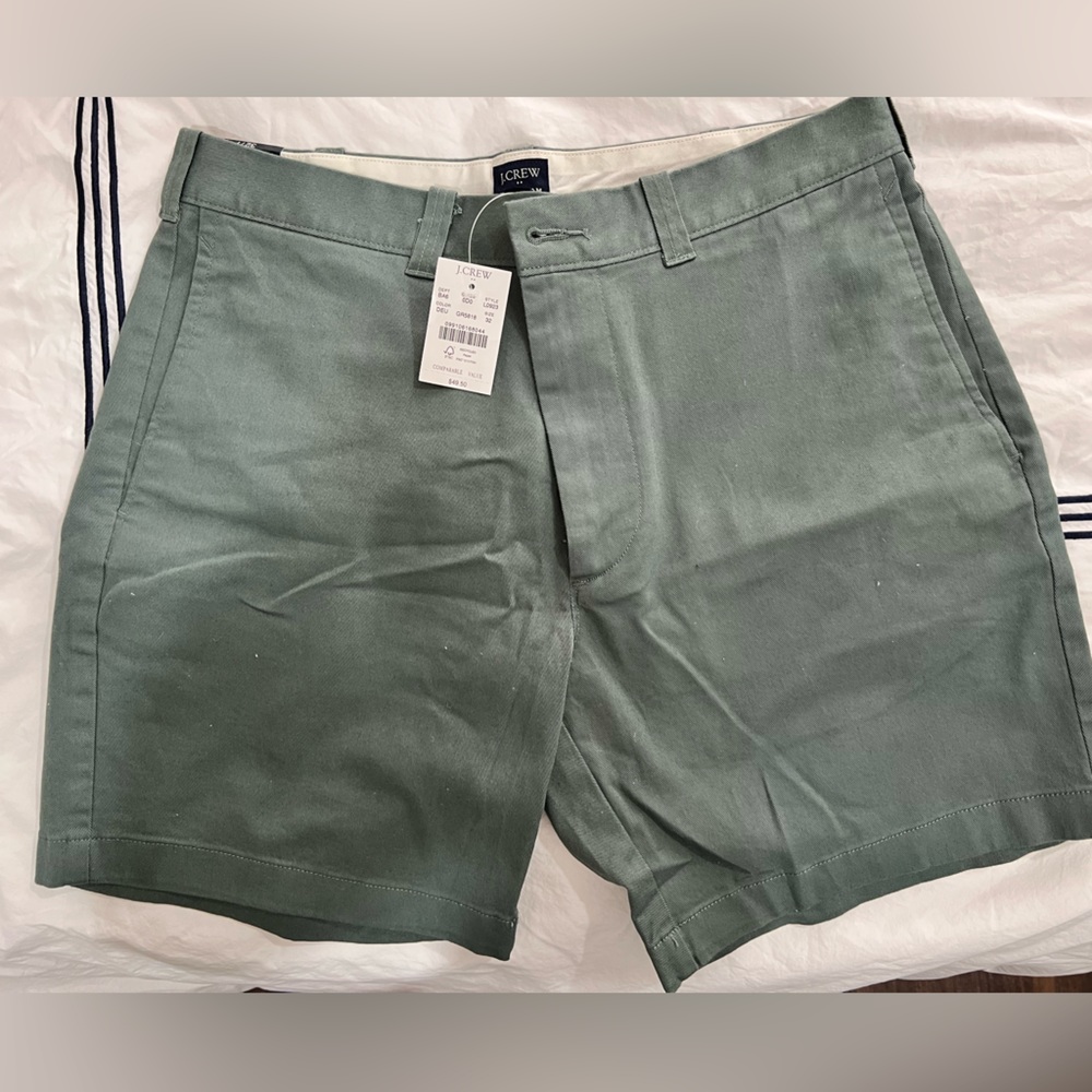 J Crew 7” Seam Green Shorts Size 32